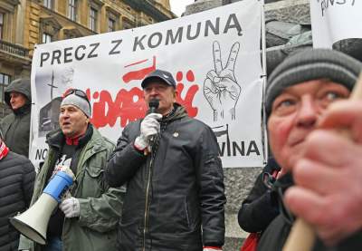 Antyrządowy protest na placu Matejki, straszyli Niemcami - zdjęcie 12