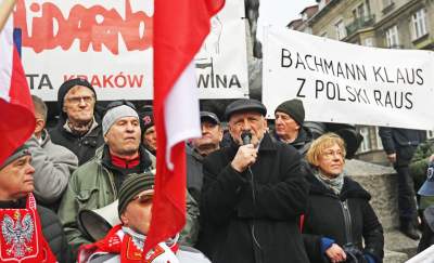 Antyrządowy protest na placu Matejki, straszyli Niemcami - zdjęcie 23