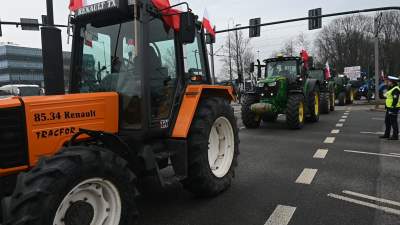 Niezły sprzęt mają nasi rolnicy, tak wyglądał protest na rondzie Matecznego - zdjęcie 2