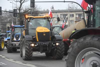 Niezły sprzęt mają nasi rolnicy, tak wyglądał protest na rondzie Matecznego - zdjęcie 6