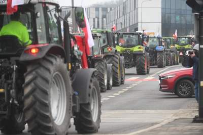 Niezły sprzęt mają nasi rolnicy, tak wyglądał protest na rondzie Matecznego - zdjęcie 21