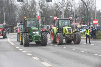 Niezły sprzęt mają nasi rolnicy, tak wyglądał protest na rondzie Matecznego - zdjęcie 18