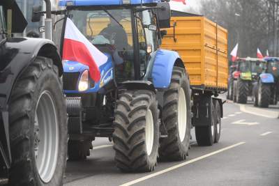 Niezły sprzęt mają nasi rolnicy, tak wyglądał protest na rondzie Matecznego - zdjęcie 15
