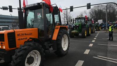 Niezły sprzęt mają nasi rolnicy, tak wyglądał protest na rondzie Matecznego - zdjęcie 19