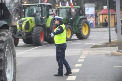 Niezły sprzęt mają nasi rolnicy, tak wyglądał protest na rondzie Matecznego - zdjęcie 7