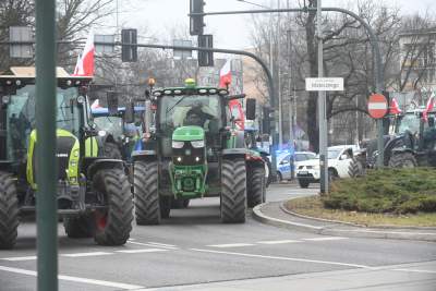 Niezły sprzęt mają nasi rolnicy, tak wyglądał protest na rondzie Matecznego - zdjęcie 5