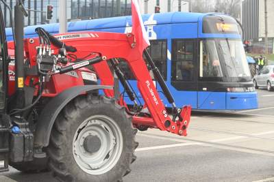 Niezły sprzęt mają nasi rolnicy, tak wyglądał protest na rondzie Matecznego - zdjęcie 14