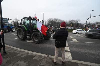 Niezły sprzęt mają nasi rolnicy, tak wyglądał protest na rondzie Matecznego - zdjęcie 16