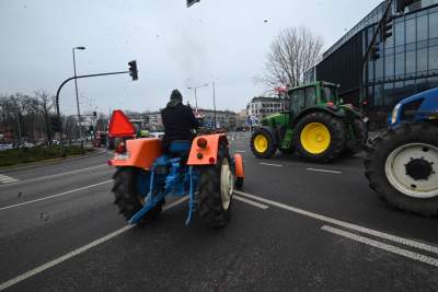 Niezły sprzęt mają nasi rolnicy, tak wyglądał protest na rondzie Matecznego - zdjęcie 24