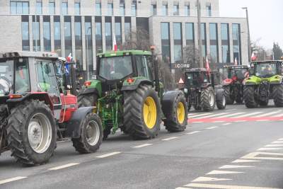 Niezły sprzęt mają nasi rolnicy, tak wyglądał protest na rondzie Matecznego - zdjęcie 12