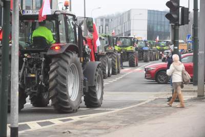 Niezły sprzęt mają nasi rolnicy, tak wyglądał protest na rondzie Matecznego - zdjęcie 8