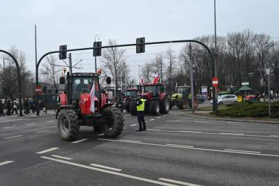 Niezły sprzęt mają nasi rolnicy, tak wyglądał protest na rondzie Matecznego - zdjęcie 10