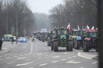 Niezły sprzęt mają nasi rolnicy, tak wyglądał protest na rondzie Matecznego - zdjęcie 22