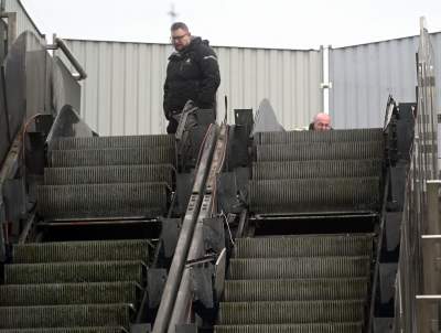 To się dzieje naprawdę: tak znikają nieruchome ruchome schody - zdjęcie 2