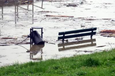 Woda powoli opada, ale sprzątania będzie sporo... - zdjęcie 12