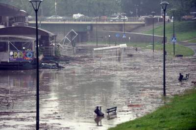 Woda powoli opada, ale sprzątania będzie sporo... - zdjęcie 11