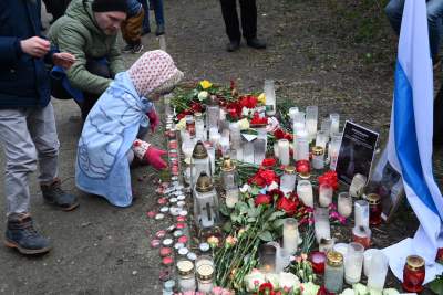 Protest przed rosyjskim konsulatem po śmierci Nawalnego - zdjęcie 17