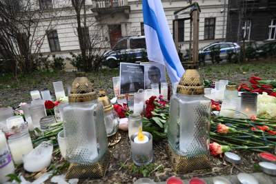 Protest przed rosyjskim konsulatem po śmierci Nawalnego - zdjęcie 5