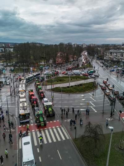Tak zakorkowali dziś miasto, pokaz mocy nie tylko ciągników - zdjęcie 9