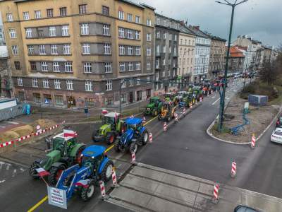 Tak zakorkowali dziś miasto, pokaz mocy nie tylko ciągników - zdjęcie 2