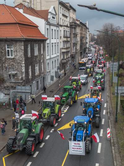 Tak zakorkowali dziś miasto, pokaz mocy nie tylko ciągników - zdjęcie 1