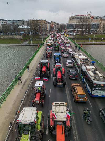 Tak zakorkowali dziś miasto, pokaz mocy nie tylko ciągników - zdjęcie 4