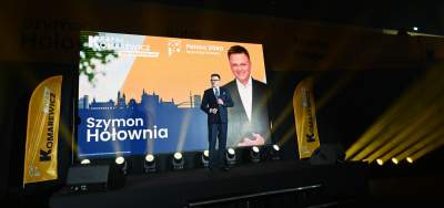 Szymon Hołownia w Hali Hutnika, na zewnątrz pikieta aktywistów - zdjęcie 14