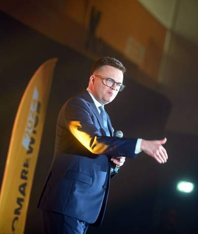 Szymon Hołownia w Hali Hutnika, na zewnątrz pikieta aktywistów - zdjęcie 12