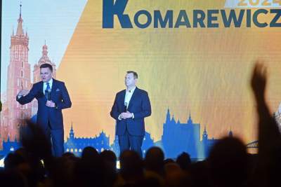 Szymon Hołownia w Hali Hutnika, na zewnątrz pikieta aktywistów - zdjęcie 23
