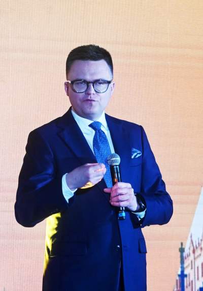Szymon Hołownia w Hali Hutnika, na zewnątrz pikieta aktywistów - zdjęcie 11