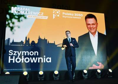 Szymon Hołownia w Hali Hutnika, na zewnątrz pikieta aktywistów - zdjęcie 15