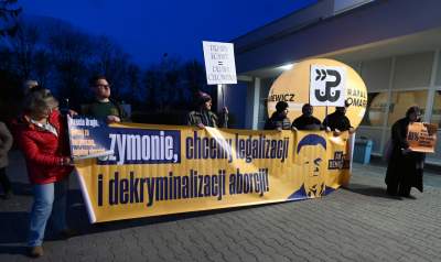 Szymon Hołownia w Hali Hutnika, na zewnątrz pikieta aktywistów - zdjęcie 3
