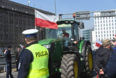 Protest rolników w Krakowie: nie zabrakło "muzealnych" eksponatów - zdjęcie 13