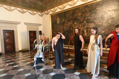 Śmiały spektakl w wawelskich komnatach, opowieść o pięknie, nienawiści i ego - zdjęcie 12