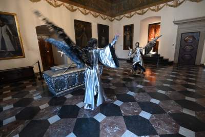 Śmiały spektakl w wawelskich komnatach, opowieść o pięknie, nienawiści i ego - zdjęcie 1