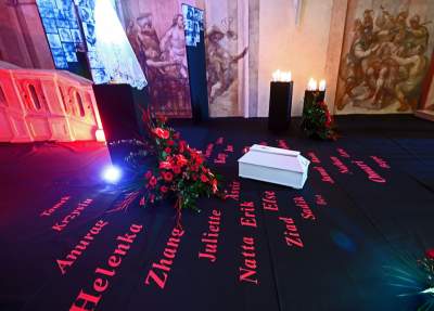 Koło tego grobu nie sposób przejść obojętnym... - zdjęcie 13