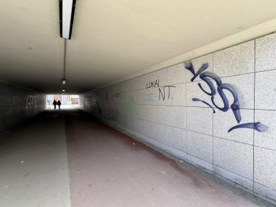 Estakady kolejowe i to co pod nimi, ulubione przez wandali - zdjęcie 2