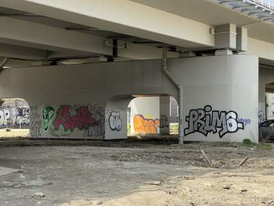 Estakady kolejowe i to co pod nimi, ulubione przez wandali - zdjęcie 11