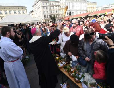 Tradycyjne święcenie na Rynku, z udziałem władz kościelnych i świeckich - zdjęcie 14