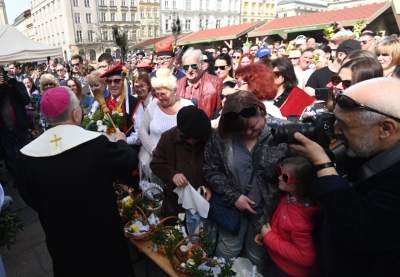 Tradycyjne święcenie na Rynku, z udziałem władz kościelnych i świeckich - zdjęcie 16