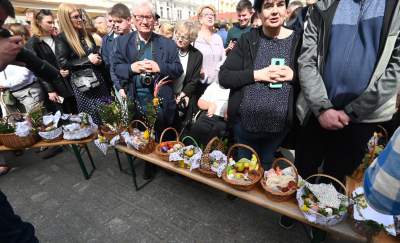 Tradycyjne święcenie na Rynku, z udziałem władz kościelnych i świeckich - zdjęcie 7