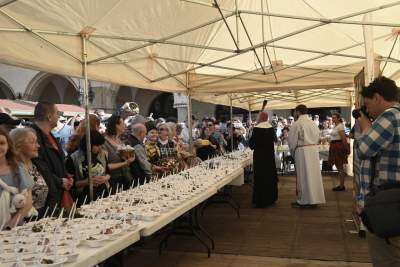 Tradycyjne święcenie na Rynku, z udziałem władz kościelnych i świeckich - zdjęcie 9