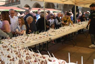 Tradycyjne święcenie na Rynku, z udziałem władz kościelnych i świeckich - zdjęcie 3