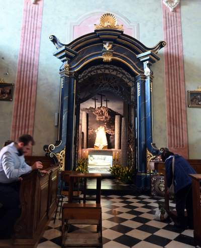 Proste, symboliczne i tradycyjne Groby Pańskie w krakowskich kościołach - zdjęcie 7