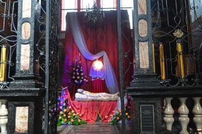 Proste, symboliczne i tradycyjne Groby Pańskie w krakowskich kościołach - zdjęcie 8