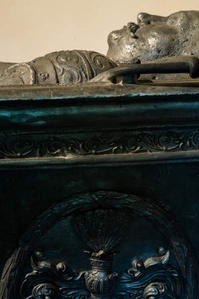 Portrety trumienne i cynowe sarkofagi. Intrygująca wystawa w krypcie w zamku Pieskowa Skała - zdjęcie 12