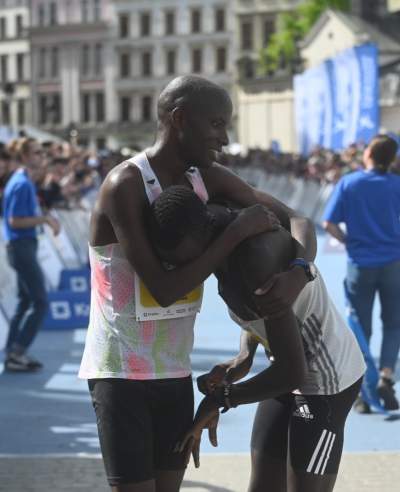 Przybyłem, przebiegłem, zwyciężyłem i... padłem. 21. Cracovia Maraton - zdjęcie 23