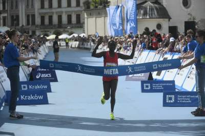 Przybyłem, przebiegłem, zwyciężyłem i... padłem. 21. Cracovia Maraton - zdjęcie 21