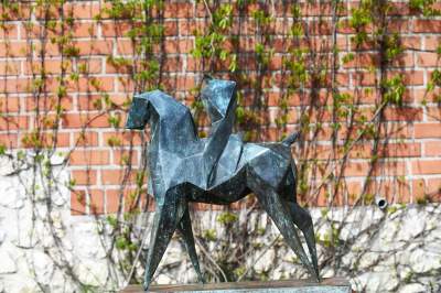 Takie Kontrasty w ogrodach Zamku Królewskiego na Wawelu.  Niedługo znikną... - zdjęcie 24