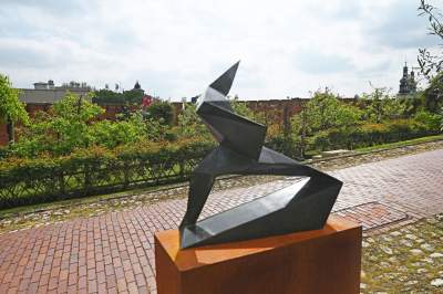 Takie Kontrasty w ogrodach Zamku Królewskiego na Wawelu.  Niedługo znikną... - zdjęcie 18